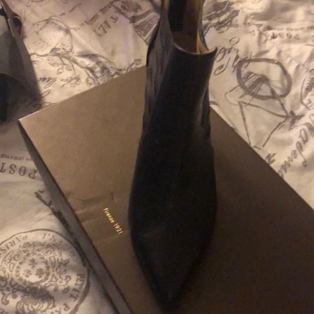 Heels - Picture 4 of 4